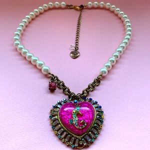 Betsy Johnson seahorse necklace